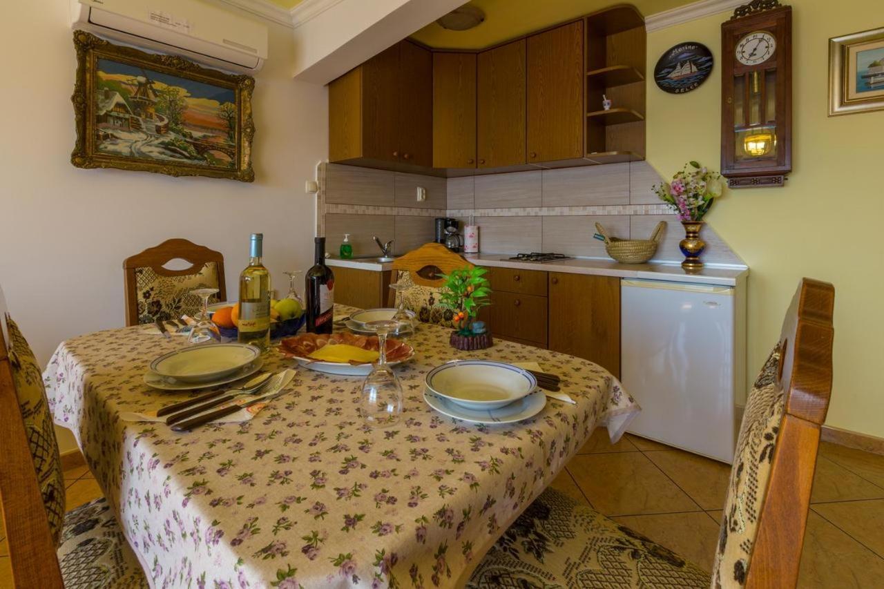 Mali Marino Selce Apartment Стая снимка